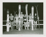 Sports - Waterskiing - Men and women with water-skis