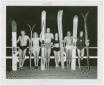 Sports - Waterskiing - Men and women with water-skis