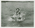 Sports - Waterskiing - Woman on water-skis
