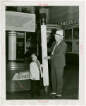 Tennessee Participation - Man and midget with giant pencil
