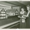 Tennessee Participation - Women looking at farm diorama