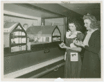 Tennessee Participation - Women looking at farm diorama