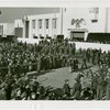United States - Army - Crowd and anti-aircraft equipment in front of Federal Building