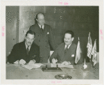 Venezuela Participation - Grover Whalen and Ernesto López (Commissioner General) signing contracts