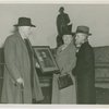 Veterans - Civil War - Veterans looking at picture of General Lee