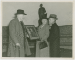 Veterans - Civil War - Veterans looking at picture of General Lee