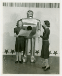 Westinghouse - Mechanical Man and Dog (Elektro and Sparko) - Elektro singing with woman while other woman conducts