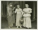Muriel Angelus (Adriana), Jimmy Savo (Dromio of Syracuse) and Wynn Murray (Luce) in The Boys from Syracuse