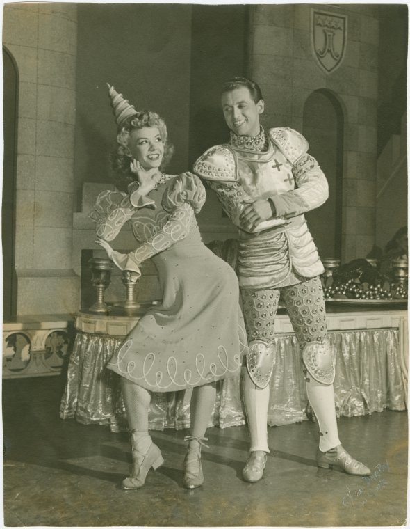 Vera-Ellen (Mistress Evelyn La Belle-Ans) and Chester Stratton (Sir ...