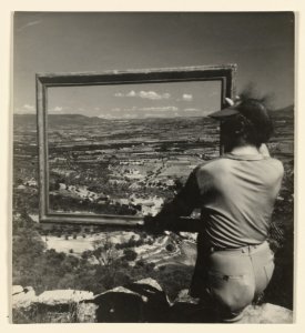 Using an Empty Frame, André Lhote Shows His Pupils How to Compose a Landscape