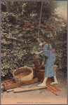 Drawing water of the country girl.