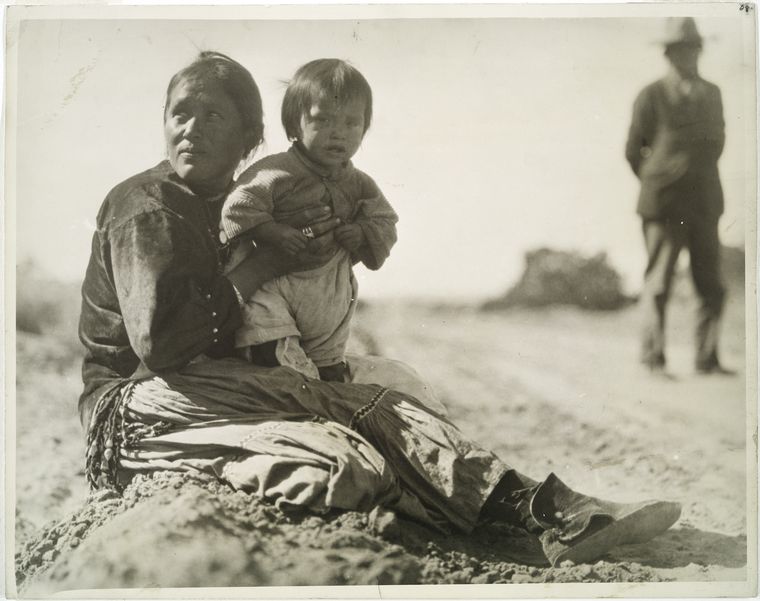 Navajo mother and child, Gallup, N.M., 1926. - NYPL Digital Collections