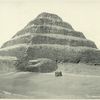 Sakkarah [Saqqarah] pyramide étagée.