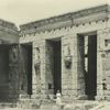 Thèbes.  Medinet Abou [Medinet Habu], les colonnes carrées.