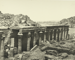 Phylae, les colonnes du côté du nord et le Nil.