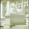 Central building, sculpture and monuments : Potter, entrance lion.