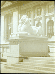 Central building, sculpture and monuments : Potter, entrance lion