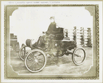 1900 - Oldsmobile , curved  dashed ru[n]about, 1 cylinder.