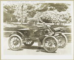 1902 - Oldsmobile , curved  dashed runabout, 1 cylinder.