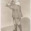 Enfant portant un plateau.