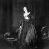 Katharine Cornell as Elizabeth Barrett. (Costume designed by Jo Mielziner.)