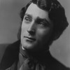 Brian Aherne as Robert Browning.