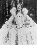 Lynn Fontanne as Queen Elizabeth in Maxwell Anderson's  "Elizabeth the Queen", NYC: Guild Theatre, 1930.