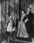 Lynn Fontanne as Elizabeth the Queen and Alfred Lunt as Earl of Essex.