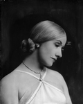 Lynn Fontanne as Ilsa Von Ilsen in Caprice (1928).