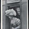 Un jeune et heureux couple royal ; Le voyage, d'lrun à Madrid, du roi Alphonse XIII et de sa fiancée : aux stations, la princesse se penche hors du wagon pour sourire à la foule qui l'acclame.