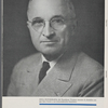 Esta fotografia del Presidente Truman muestra la decisión con que hace frente a sus trascendantales funciones. 