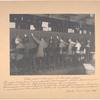 Revoliutsionnye dni v Petrograde.  Na tsentral'noi telefonnoi stantsii...."  (Niva, 1917, str. 722)