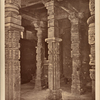 Masjîd-i-Kutb-ul-Islâm. Pillars in the north-east corner of the mosque