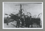 Vysochaishii Smotr 2-oi Tikhookeanskoi Eskadry v Libave v 1904 godu.Na iute flagmanskago korablia, bronenostsa "Kniaz Suvorov":V tsentre-Gosudar Imperator.