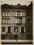 Row houses; boulevard lamp