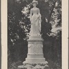 Die Marmorstatue der Kaiserin Auguste Vicktoria im Privatgarten des Kaisers beim Neuen Palais zu Potsdam. Entworfen und ausgeführt von Karl Begas