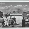 The Queen Elizabeth leaving New York