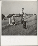 Example of self-resettlement in California. Oklahoma farm family on highway between Blythe and Indio