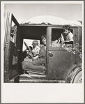 Migrant children from Oklahoma on California highway