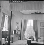 Suite with canopy bed