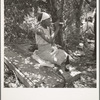 Lunchtime for cotton hoers. Mississippi Delta