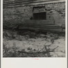 Decaying antebellum plantation house in Greene County, Georgia