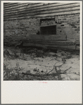 Decaying antebellum plantation house in Greene County, Georgia