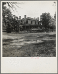 Plantation house where the Wray family has lived for generations. A cotton plantation of 2700 acres, employing fifty tenant families in 1918 and seven tenant families in 1937. Greene County, Georgia