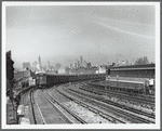 Elevated subway with view from Queens towards Manhattan