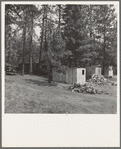 Owner provided cabins and wood but no nearby water on this ranch (hop ranch). Oregon, Josephine County, near Grants Pass. See general caption number 45-111