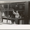 Sign painter, Sioux City, Iowa