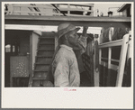 Negro stevedore carrying lumber on his head, New Orleans, Louisiana