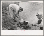 Making lunch along the roadside, near Henrietta, Oklahoma. This is a migrant family en route to California