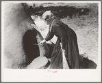 Determining temperature of earthen oven in which bread will be baked by seeing how fast straw will burned, Taos Co., N.M